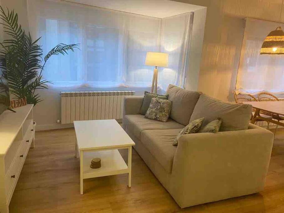 Apartamento A Estrenar En Centro Gijon. Fibra-Tv Екстер'єр фото